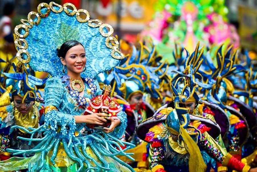 Không khí rộn ràng tại một lễ hội truyền thống đầy màu sắc ở Philippines